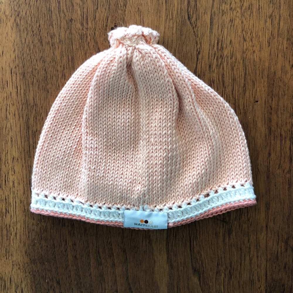 NWOT handmade knit hat, size small (0-6 months)